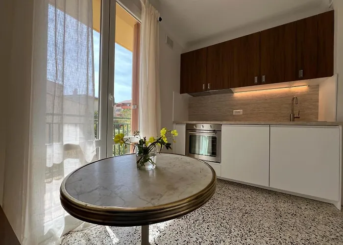 Appartement Liberta - T4 Spacieux, Calme, Lumineux, Centre Ville, Loggia Et Balcon